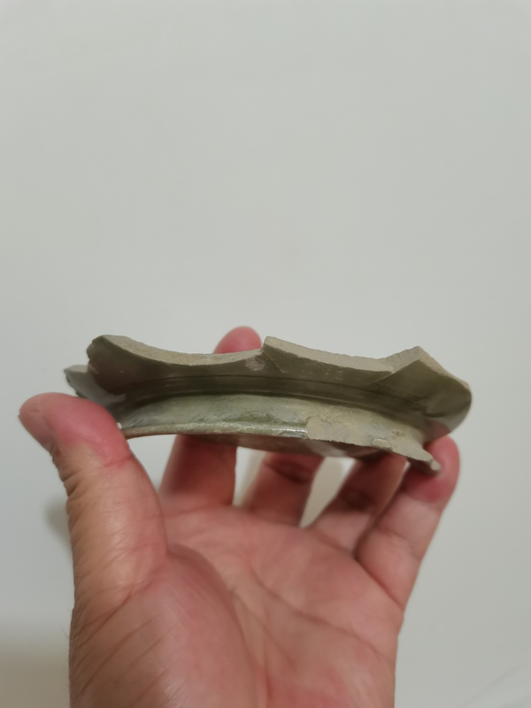 古玩陶瓷越窯青瓷刻蝴蝶紋標(biāo)本拍賣，當(dāng)前價格1099元