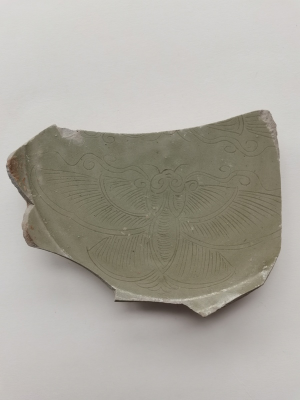 古玩陶瓷越窯青瓷刻蝴蝶紋標(biāo)本拍賣，當(dāng)前價格1099元