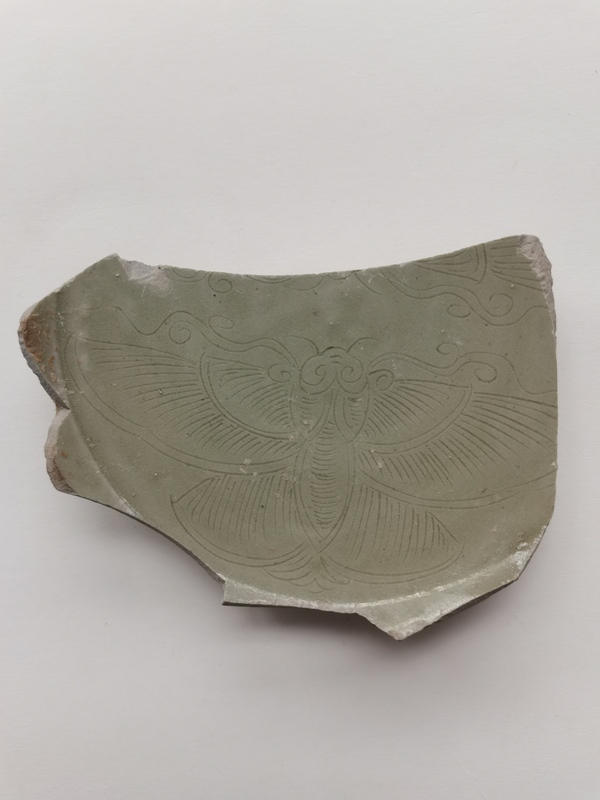 古玩陶瓷越窯青瓷刻蝴蝶紋標(biāo)本拍賣，當(dāng)前價格1099元