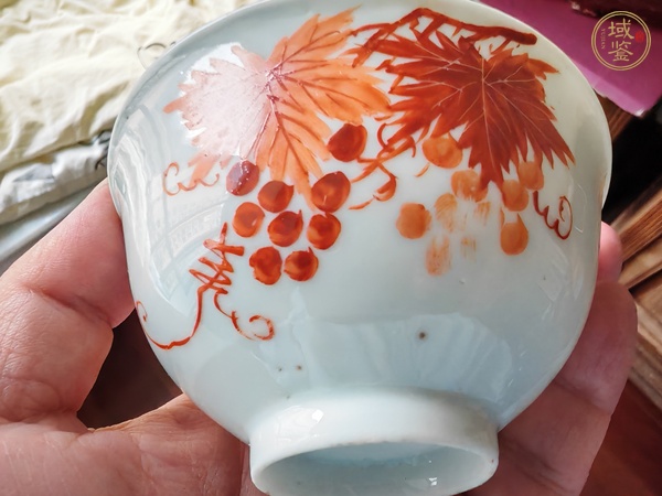 古玩陶瓷礬紅花卉紋茶圓真品鑒賞圖