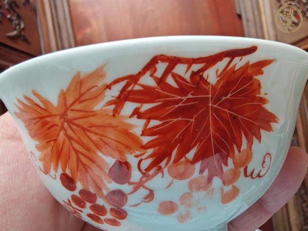 古玩陶瓷礬紅花卉紋茶圓真品鑒賞圖