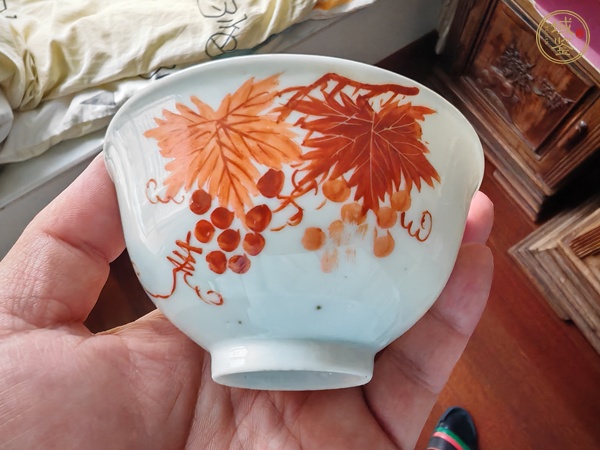 古玩陶瓷礬紅花卉紋茶圓真品鑒賞圖