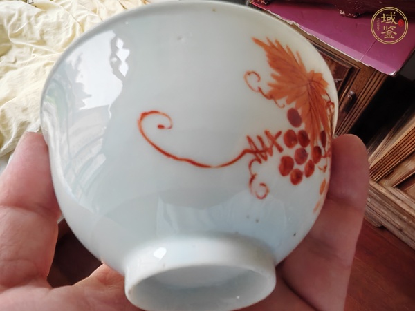 古玩陶瓷礬紅花卉紋茶圓真品鑒賞圖