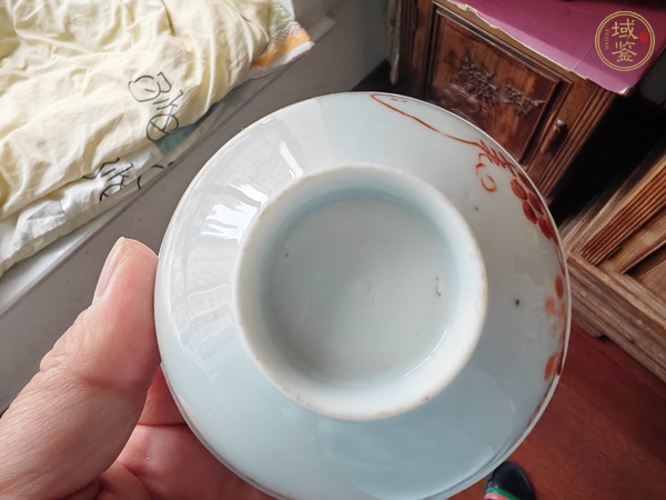 古玩陶瓷礬紅花卉紋茶圓真品鑒賞圖