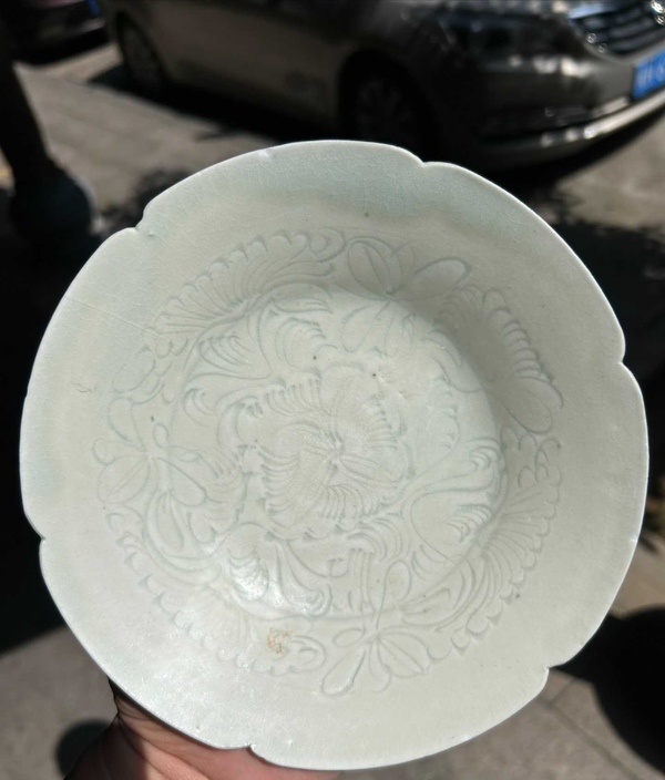 古玩陶瓷湖田窯刻花折腰花口盤拍賣，當(dāng)前價(jià)格1元