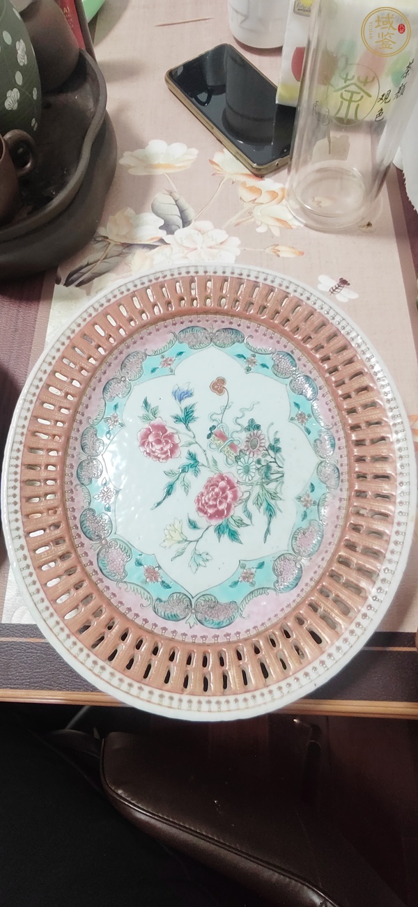 古玩陶瓷粉彩鏤空盤真品鑒賞圖