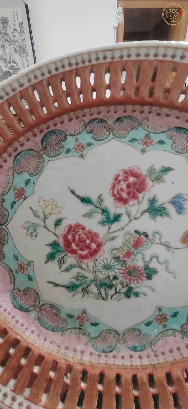 古玩陶瓷粉彩鏤空盤真品鑒賞圖
