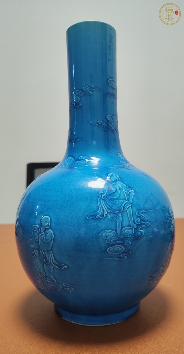 古玩陶瓷孔雀藍(lán)印花瓶真品鑒賞圖