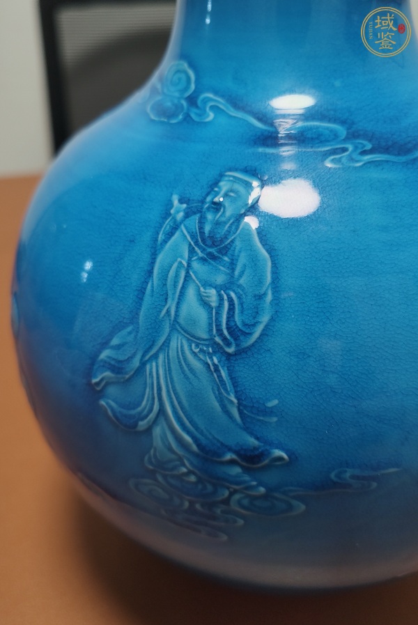 古玩陶瓷孔雀藍(lán)印花瓶真品鑒賞圖