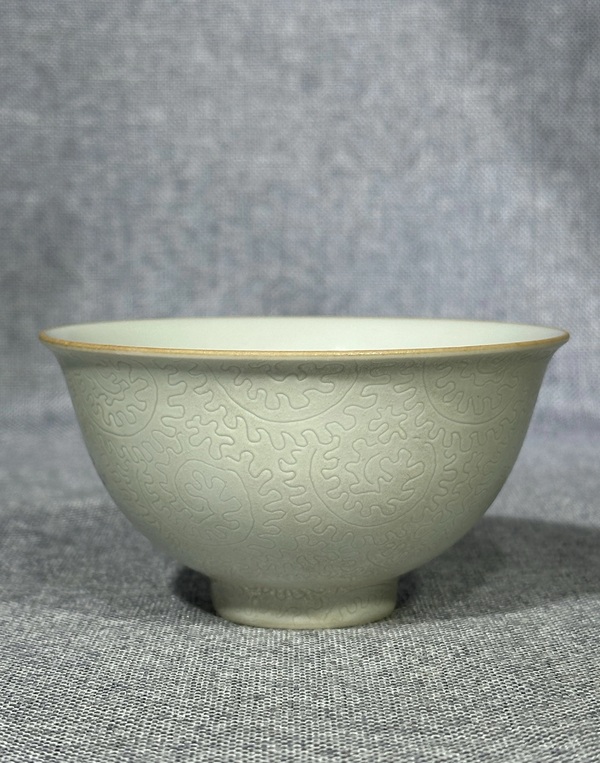 古玩陶瓷清乾隆白軋道粉彩杯拍賣，當(dāng)前價(jià)格5777元