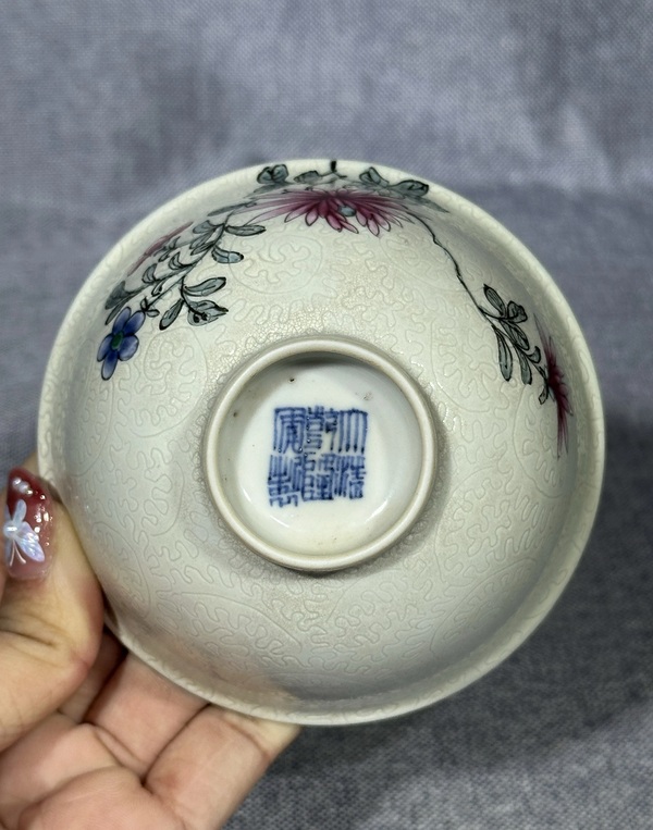 古玩陶瓷清乾隆白軋道粉彩杯拍賣，當(dāng)前價(jià)格5777元