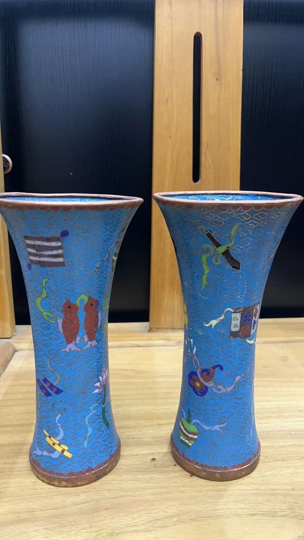 古玩銅器掐絲琺瑯花觚拍賣(mài)，當(dāng)前價(jià)格5600元