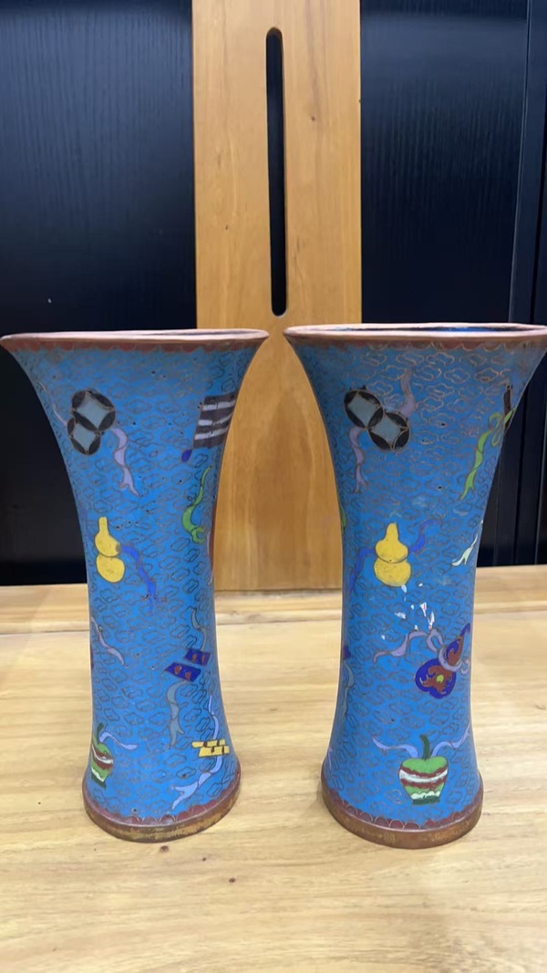 古玩銅器掐絲琺瑯花觚拍賣(mài)，當(dāng)前價(jià)格5600元