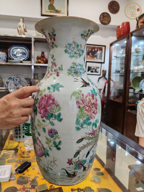 古玩陶瓷同治細(xì)路粉彩五倫圖瓶真品鑒賞圖