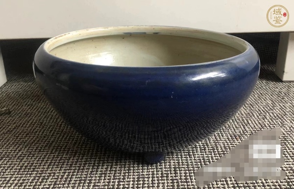 古玩陶瓷霽藍釉三足香爐真品鑒賞圖