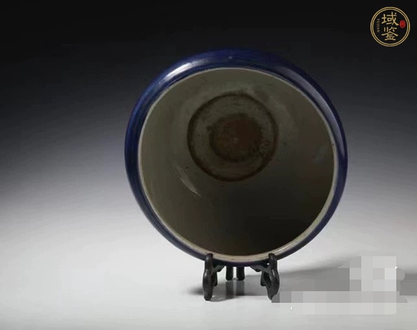 古玩陶瓷霽藍釉三足香爐真品鑒賞圖