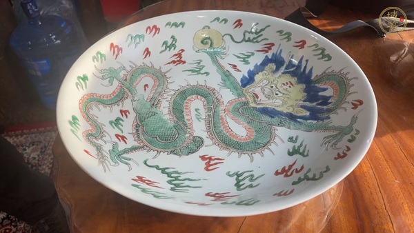 古玩陶瓷青花五彩龍紋盤真品鑒賞圖