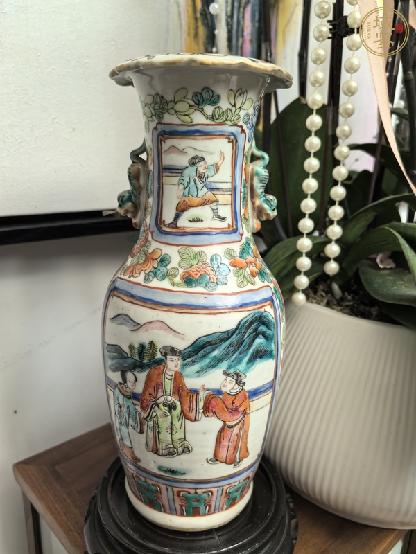古玩陶瓷同治細路粉彩花口瓶真品鑒賞圖