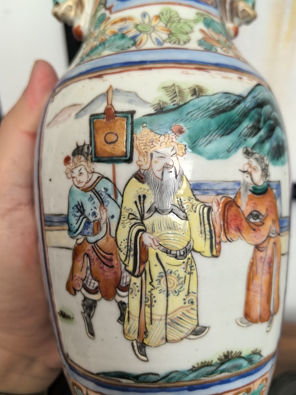 古玩陶瓷同治細路粉彩人物花口瓶拍賣，當前價格5880元