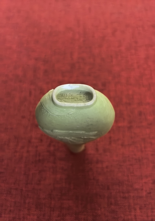 古玩陶瓷清晚期黃釉堆塑山水人物鼻煙壺拍賣(mài)，當(dāng)前價(jià)格28888元