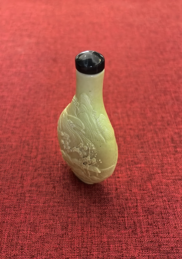 古玩陶瓷清晚期黃釉堆塑山水人物鼻煙壺拍賣(mài)，當(dāng)前價(jià)格28888元