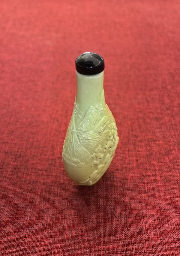古玩陶瓷清晚期黃釉堆塑山水人物鼻煙壺拍賣(mài)，當(dāng)前價(jià)格28888元