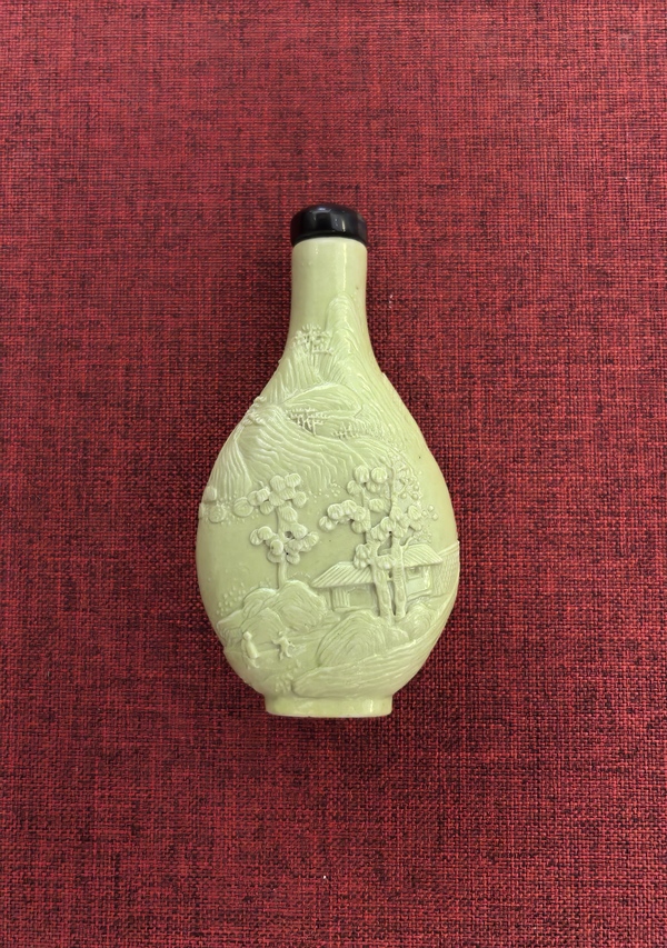 古玩陶瓷清晚期黃釉堆塑山水人物鼻煙壺拍賣(mài)，當(dāng)前價(jià)格28888元