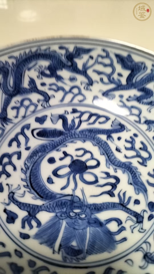 古玩陶瓷龍紋青花盤真品鑒賞圖