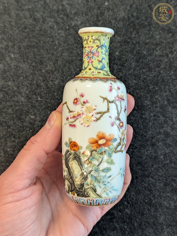 古玩陶瓷花卉紋瓶真品鑒賞圖