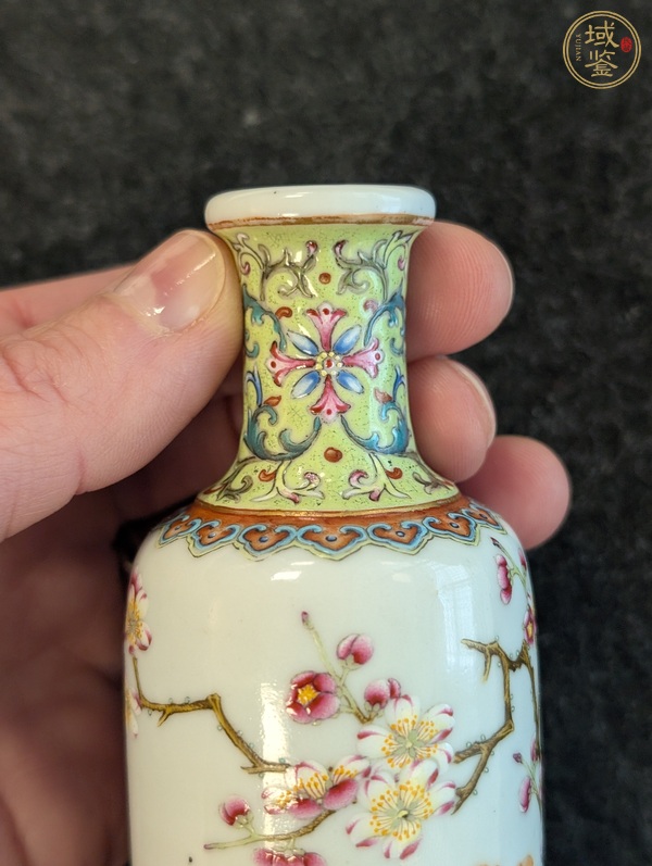 古玩陶瓷花卉紋瓶真品鑒賞圖