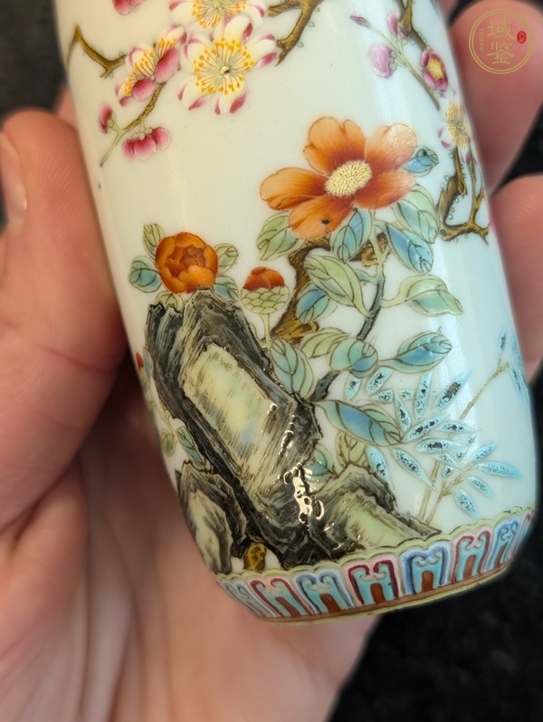 古玩陶瓷花卉紋瓶真品鑒賞圖