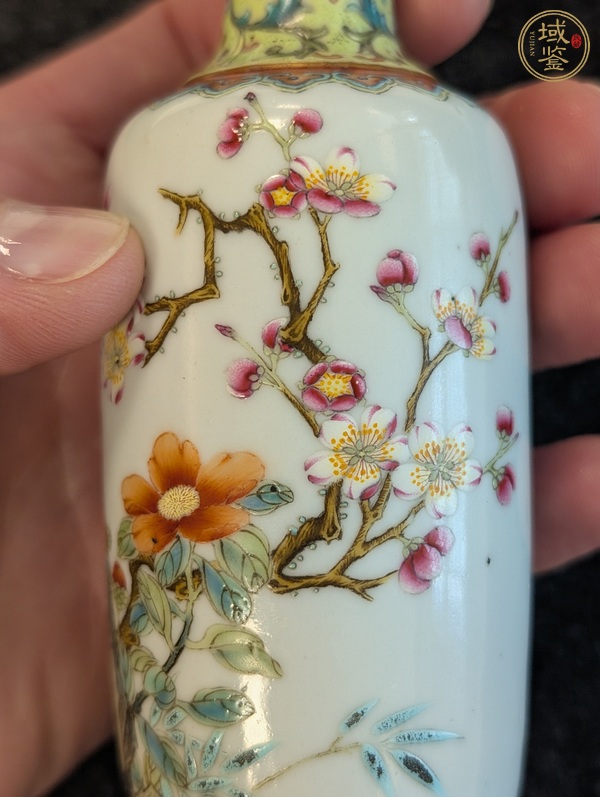 古玩陶瓷花卉紋瓶真品鑒賞圖