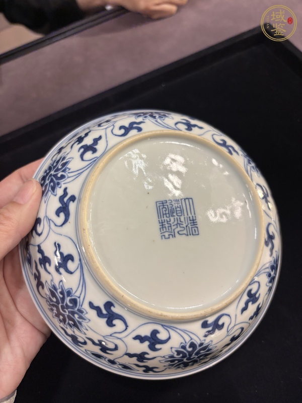 古玩花卉紋青花盤真品鑒賞圖