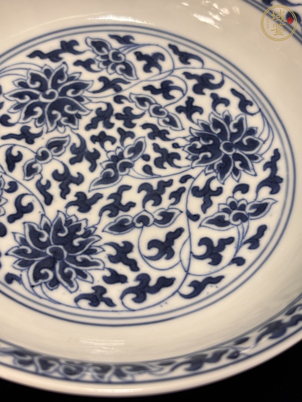古玩陶瓷花卉紋青花盤(pán)真品鑒賞圖