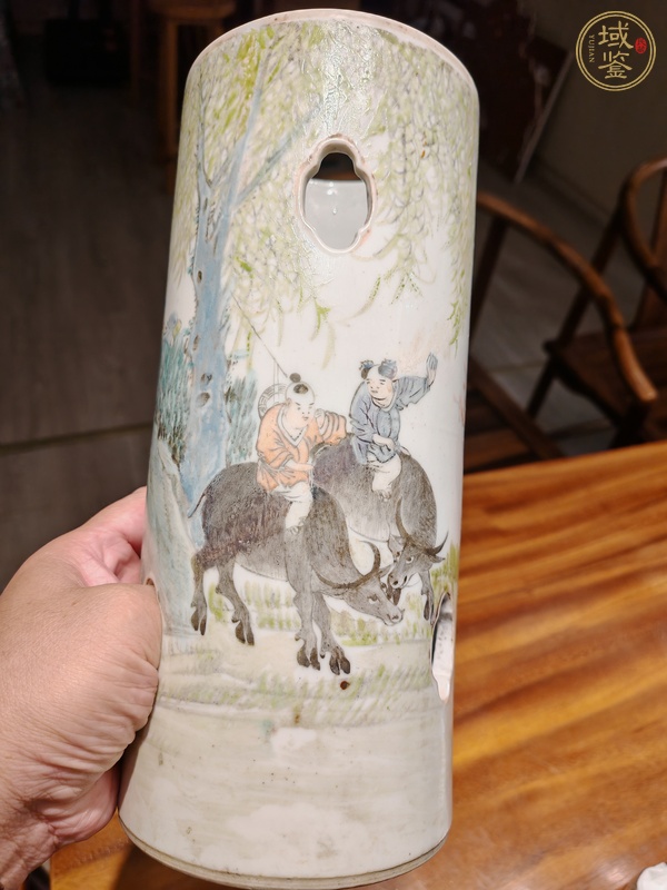 古玩陶瓷晚清淺降彩開窗帽筒真品鑒賞圖