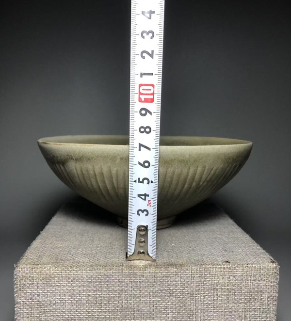 古玩陶瓷(宋代)青釉刻花紋碗(有很高藝術(shù)收藏價值)拍賣,當前價格0元