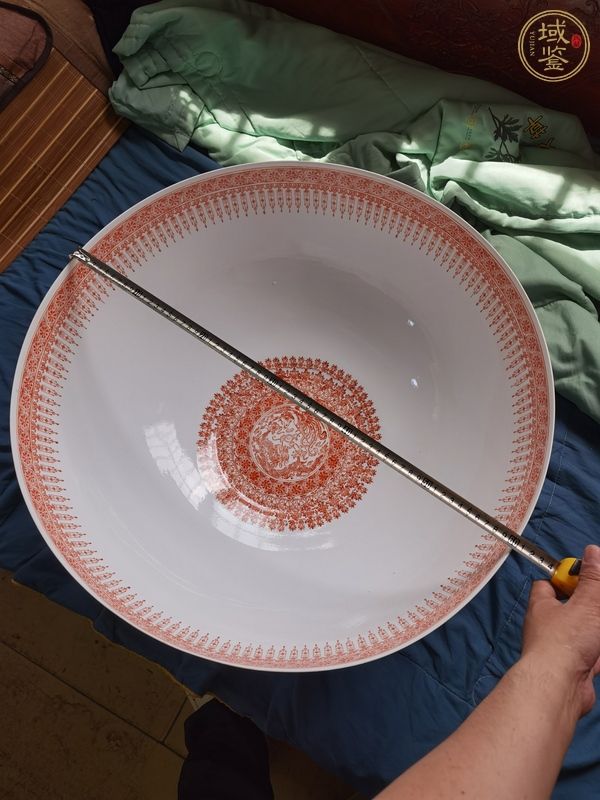古玩陶瓷礬紅山水紋大碗真品鑒賞圖