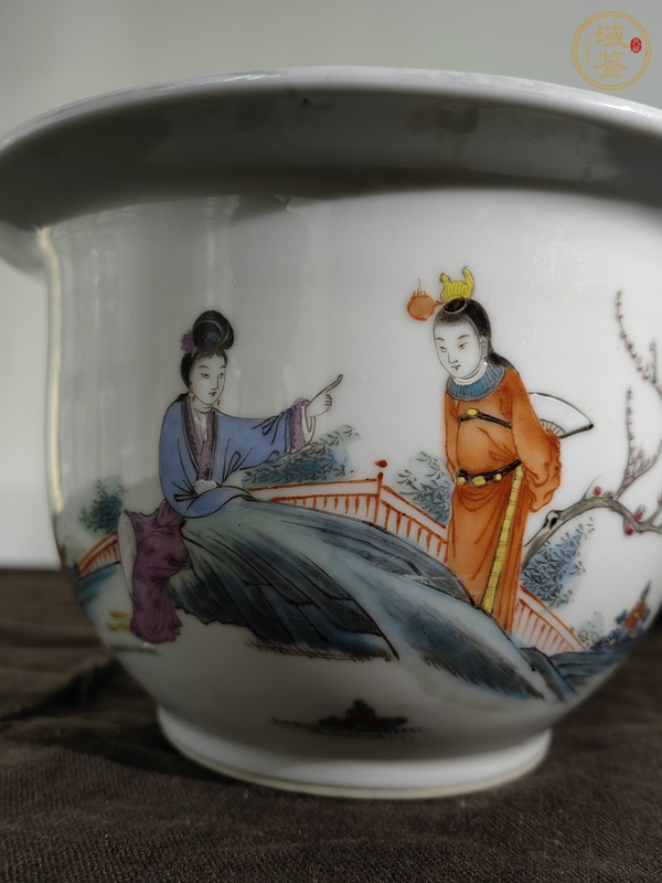 古玩陶瓷民國·粉彩紅樓夢人物故事紋花盆真品鑒賞圖