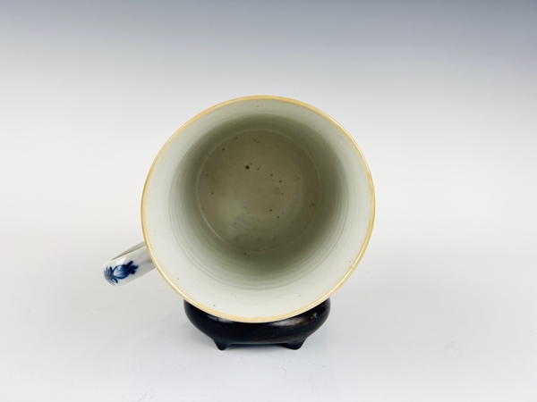 古玩陶瓷清乾隆·藍(lán)地廣彩人物開窗馬克杯拍賣，當(dāng)前價(jià)格99元