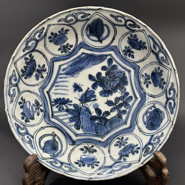 古玩陶瓷明萬歷青花飛黃騰達(dá)圖21cm花口盤拍賣，當(dāng)前價(jià)格2200元