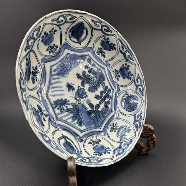 古玩陶瓷明萬歷青花飛黃騰達(dá)圖21cm花口盤拍賣，當(dāng)前價(jià)格2200元