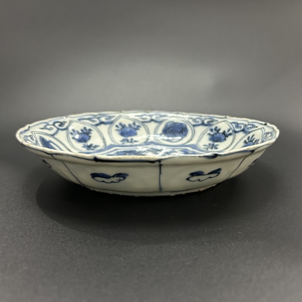古玩陶瓷明萬歷青花飛黃騰達(dá)圖21cm花口盤拍賣，當(dāng)前價(jià)格2200元