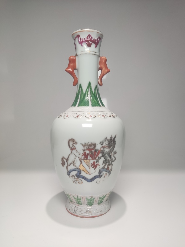 古玩陶瓷廣彩徽章瓷瓶拍賣，當(dāng)前價(jià)格688元