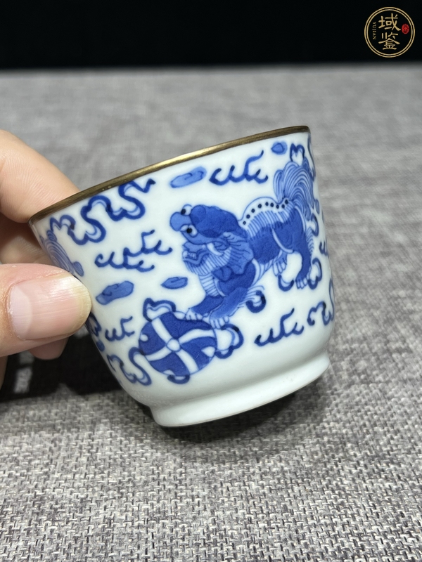 古玩陶瓷獅紋青花杯真品鑒賞圖