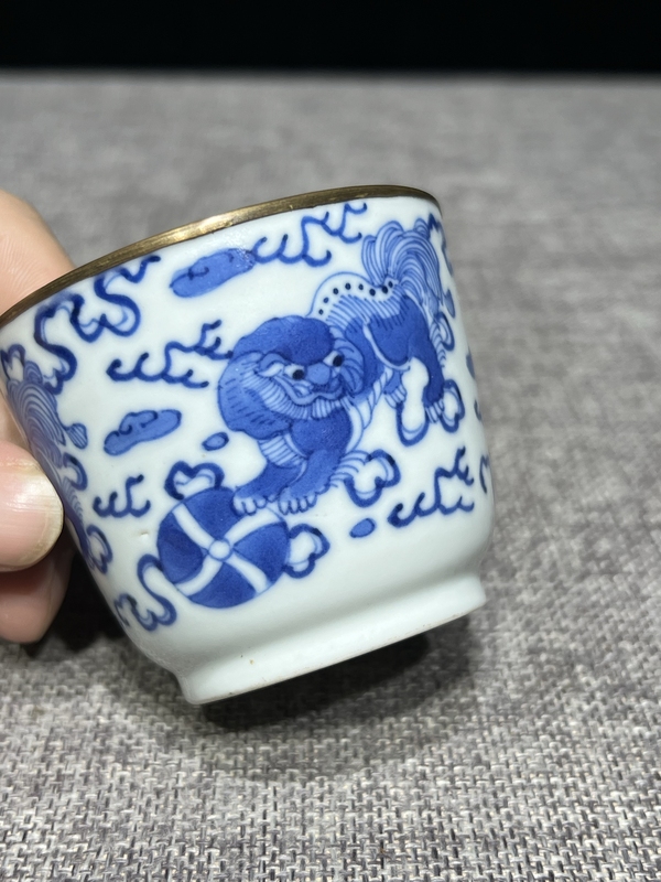 古玩轉(zhuǎn)賣獅紋青花杯拍賣，當前價格0元
