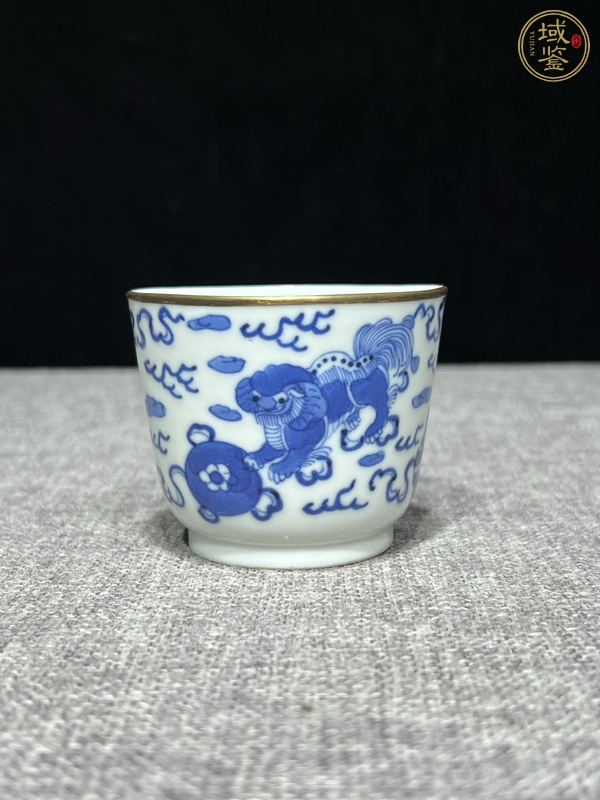 古玩陶瓷獅紋青花杯真品鑒賞圖