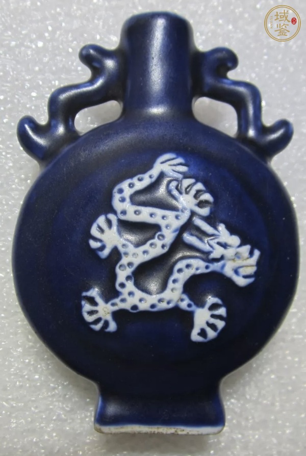 古玩50.60年代霽藍釉龍紋小瓶真品鑒賞圖