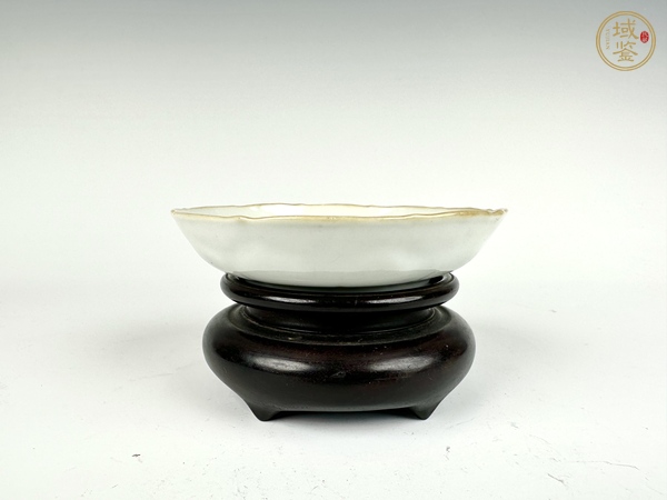 古玩陶瓷清雍正·粉彩描金安居樂業(yè)花口盤真品鑒賞圖
