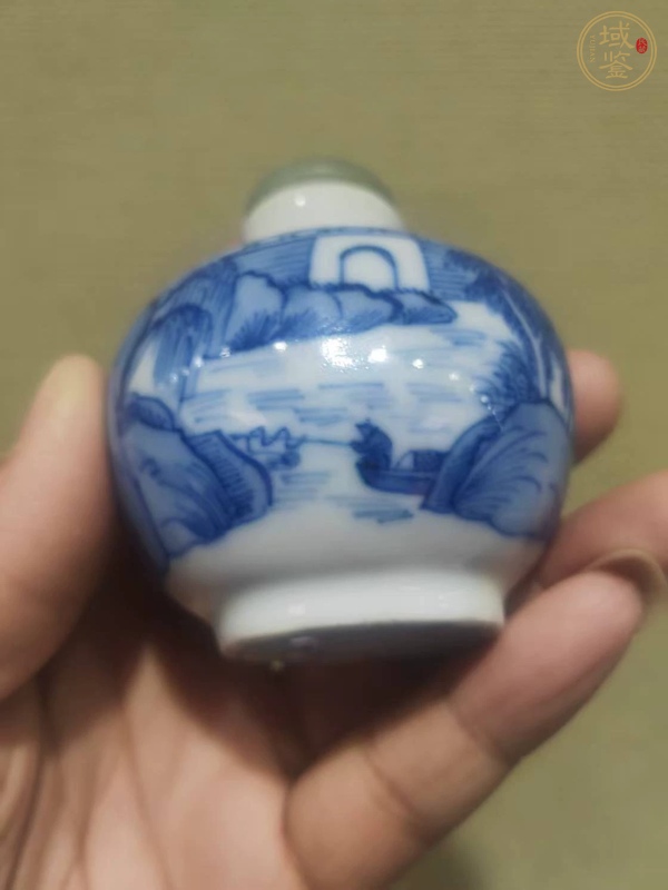 古玩陶瓷山水紋青花鼻煙壺真品鑒賞圖