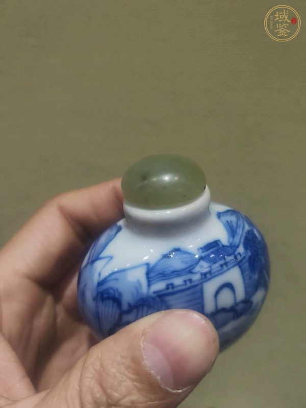 古玩陶瓷山水紋青花鼻煙壺真品鑒賞圖